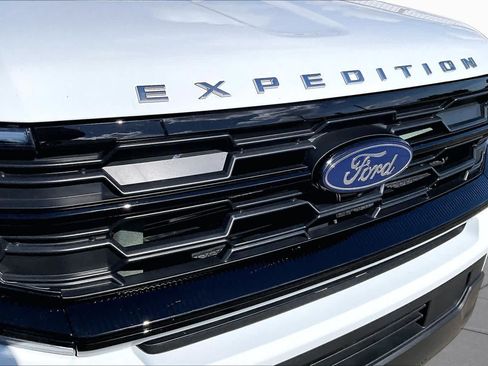 Used 2025 Ford Expedition Active AWD/4WD image 30