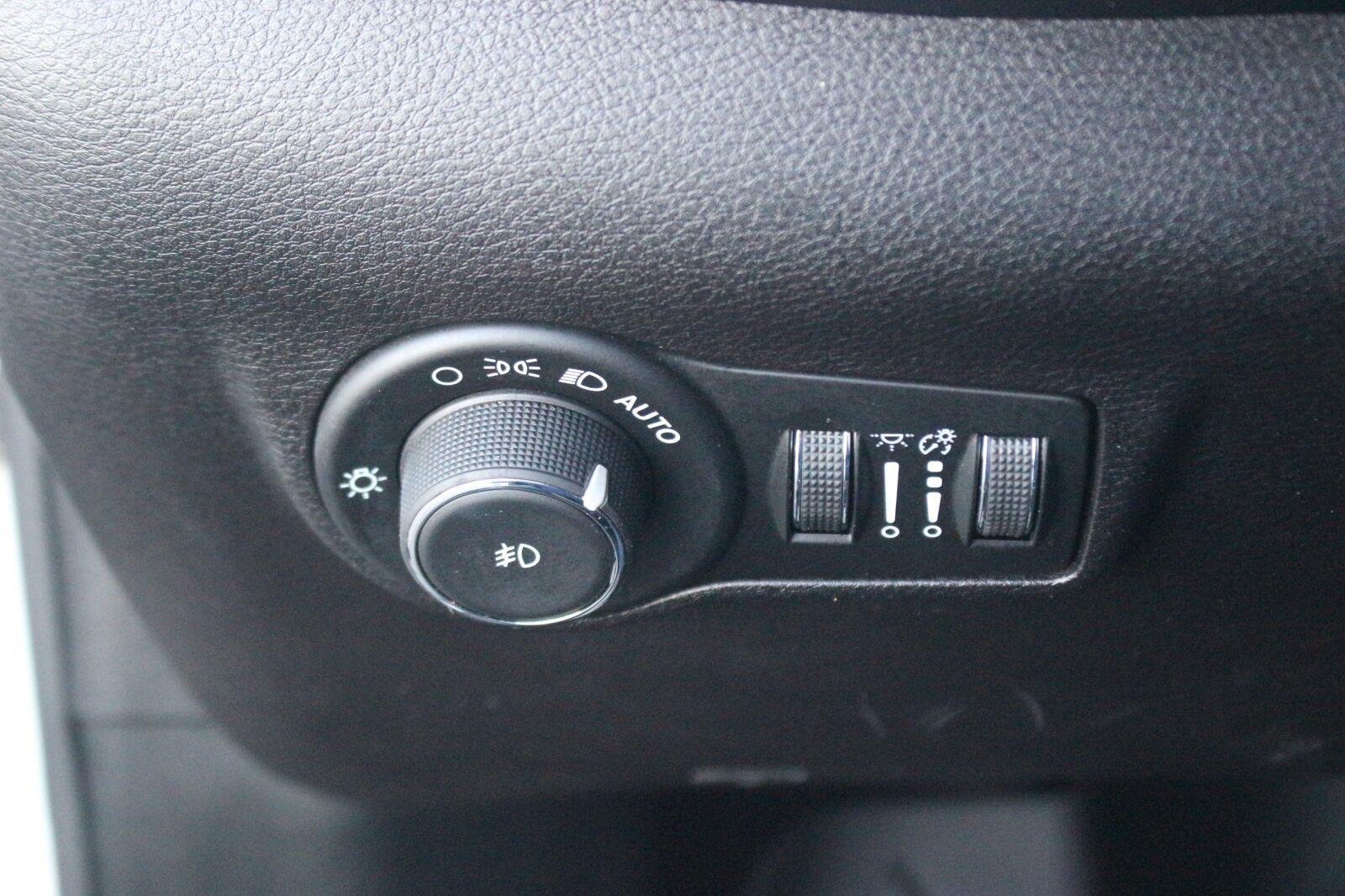 Used 2024 Jeep Compass Latitude AWD/4WD image 30