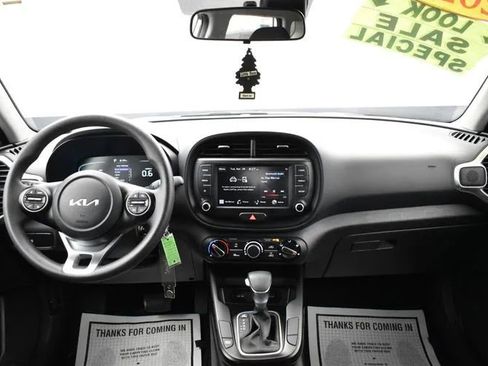 Used 2025 Kia Soul LX w/ LX Technology Package FWD image 19