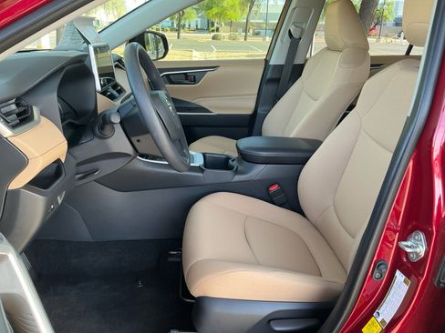 Certified 2025 Toyota RAV4 LE AWD/4WD image 14