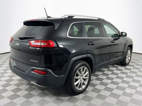 Used 2018 Jeep Cherokee Limited AWD/4WD image 2