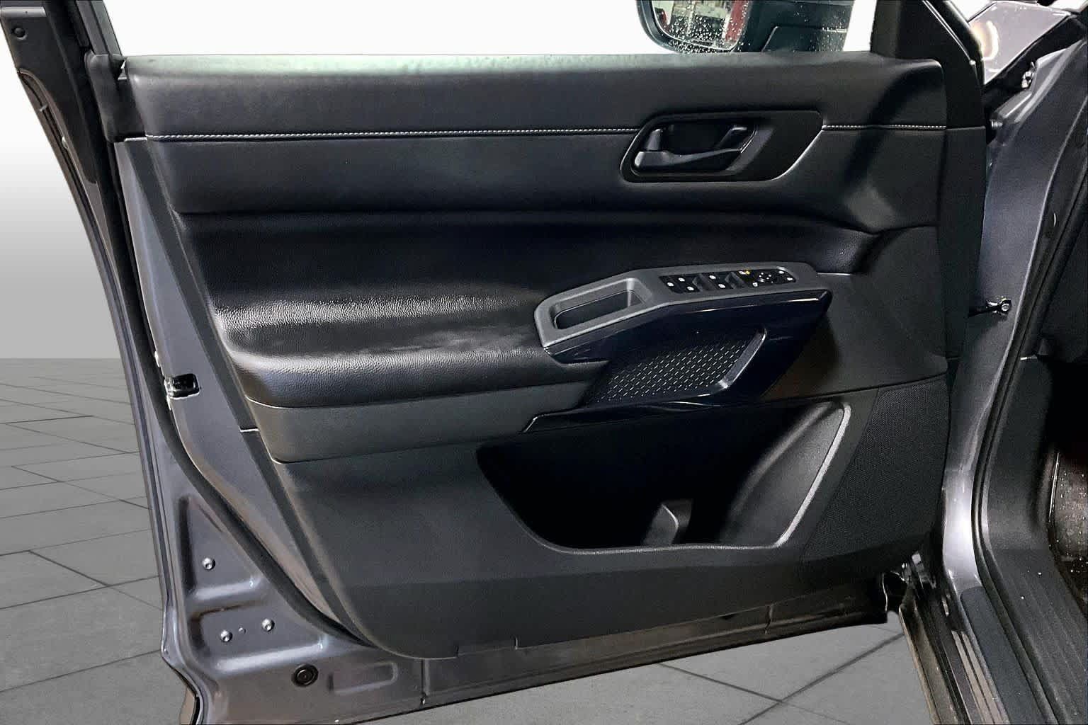 Used 2025 Nissan Pathfinder SV AWD/4WD image 20