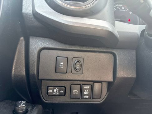 Used 2020 Toyota Tacoma TRD Sport AWD/4WD image 18
