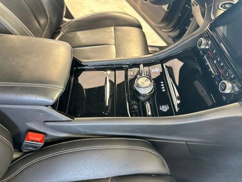 Used 2023 Jeep Grand Cherokee Overland w/ Luxury Tech Group IV AWD/4WD image 22