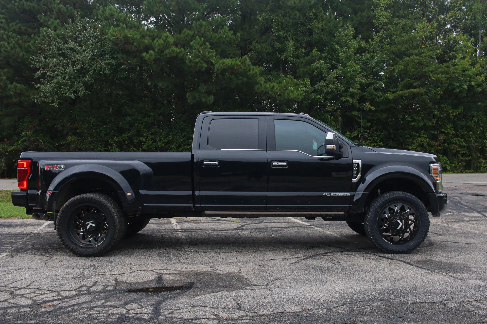 Used 2022 Ford F450 Platinum w/ FX4 Off-Road Package AWD/4WD image 5
