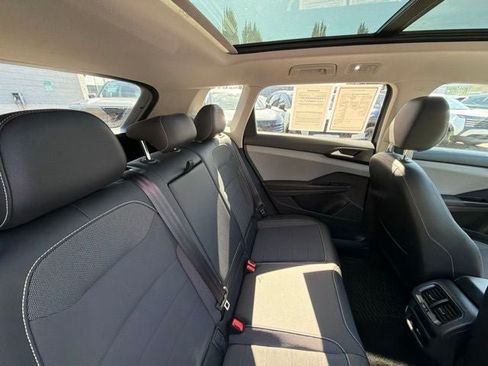 Used 2022 Volkswagen Taos SE AWD/4WD image 25