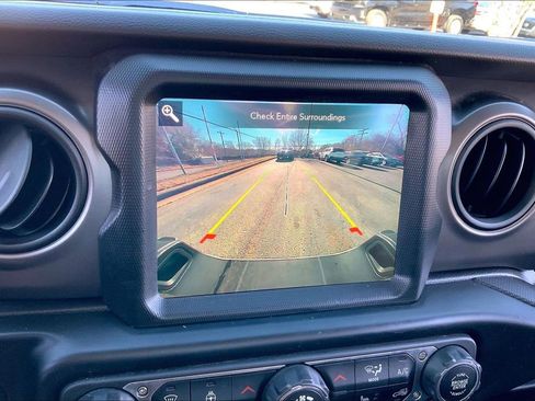 Used 2021 Jeep Gladiator Sport image 11