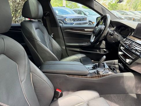 Used 2018 BMW 530e w/ Premium Package image 9