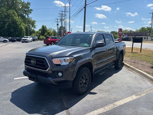 Used 2022 Toyota Tacoma SR5 RWD image 7