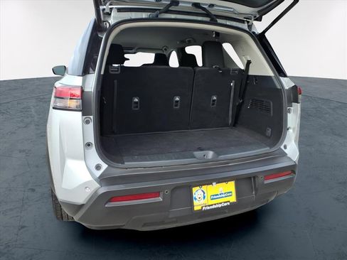 Used 2025 Nissan Pathfinder SV image 25