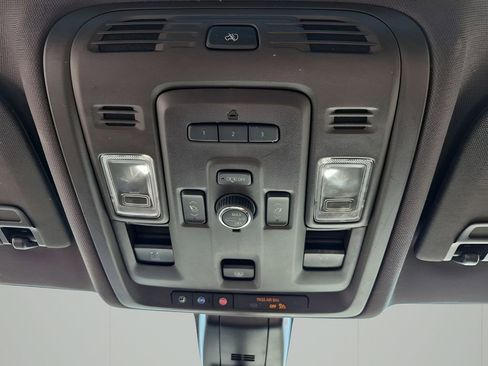 Used 2022 GMC Yukon XL Denali w/ Denali Premium Package image 40