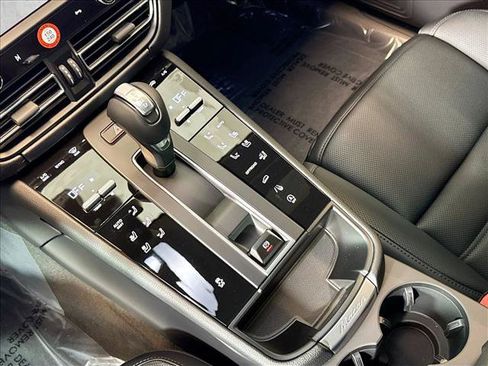 Certified 2026 Porsche Macan AWD/4WD image 16