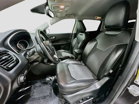 Used 2019 Jeep Compass Latitude FWD image 19