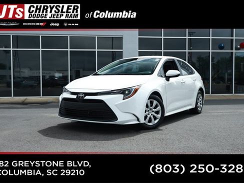 Used 2025 Toyota Corolla LE w/ Convenience Package FWD image 1