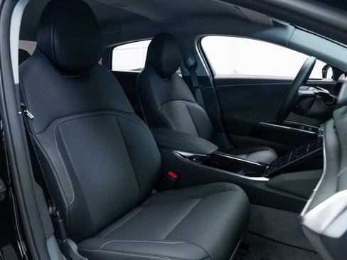 Used 2025 Lucid Air Touring image 24