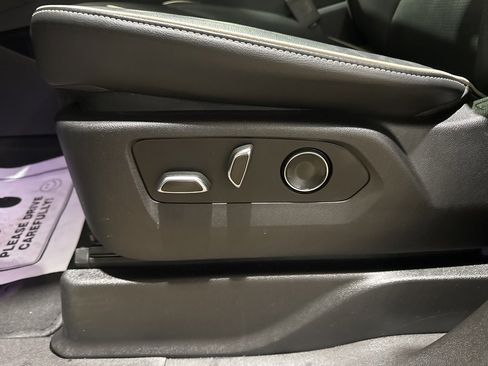 Used 2021 Cadillac Escalade Premium Luxury image 18