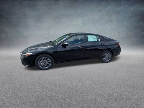 Used 2025 Hyundai Elantra Blue image 10