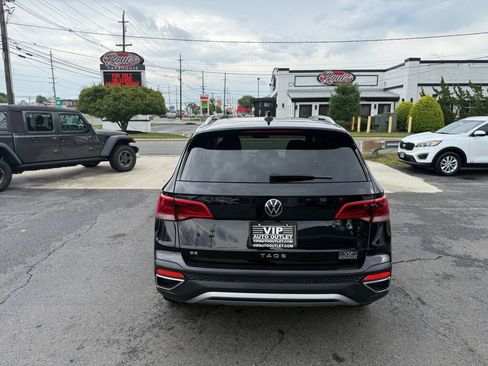 Used 2024 Volkswagen Taos SE image 6