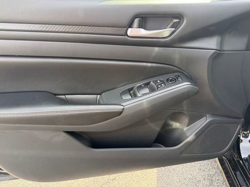 Used 2024 Nissan Altima 2.5 SV FWD image 27