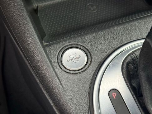 Used 2013 Volkswagen Beetle 2.5 Fender FWD image 27