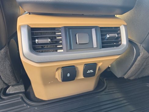 Used 2023 Ford F150 Lariat w/ Trailer Tow Package AWD/4WD image 17
