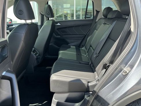Certified 2023 Volkswagen Tiguan SE w/ Panoramic Sunroof Package AWD/4WD image 31
