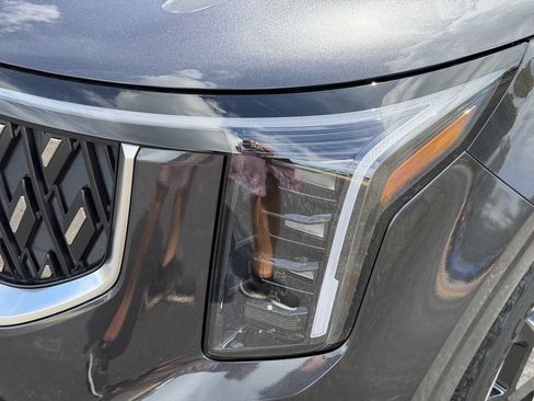 New 2027 Kia Carnival EX FWD image 10