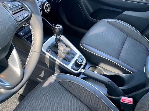 Used 2024 Hyundai Venue Limited FWD image 15