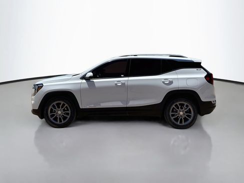 Used 2022 GMC Terrain SLT w/ Tech Package FWD image 4