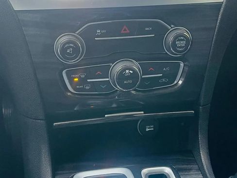 Used 2016 Chrysler 300 Limited image 16