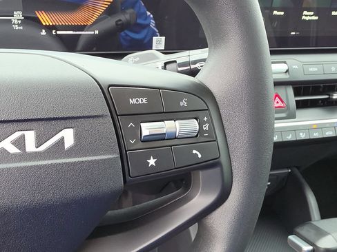 New 2026 Kia K4 FWD image 31