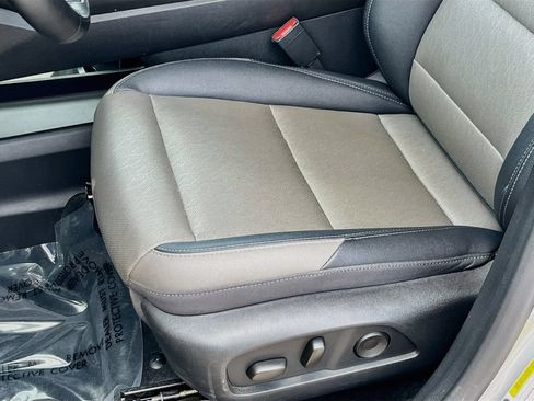 Used 2025 Chevrolet Equinox LT w/ Convenience Package II AWD/4WD image 13
