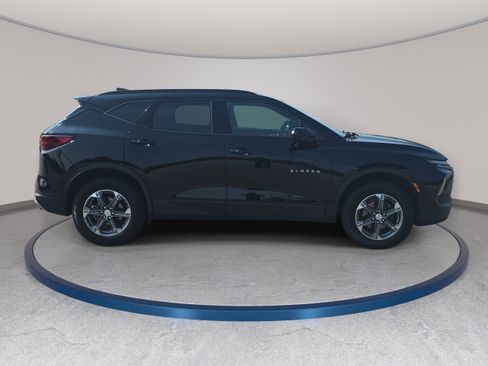 Used 2024 Chevrolet Blazer LT w/ Convenience Package FWD image 4