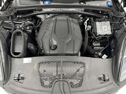 Certified 2024 Porsche Macan image 55