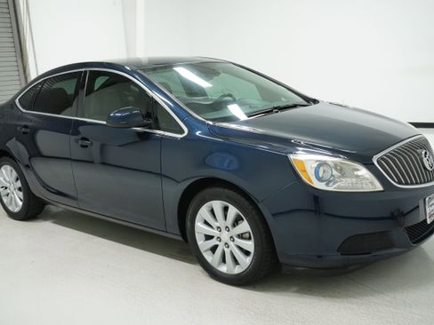Used 2016 Buick Verano w/ Comfort Package image 3