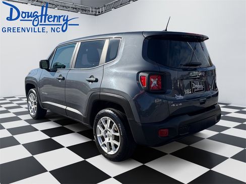 Used 2023 Jeep Renegade Latitude image 3