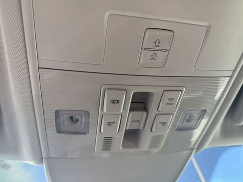 New 2025 Volkswagen Taos SE image 37