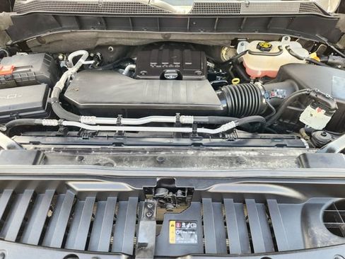 Used 2023 Chevrolet Silverado 1500 LT AWD/4WD image 31
