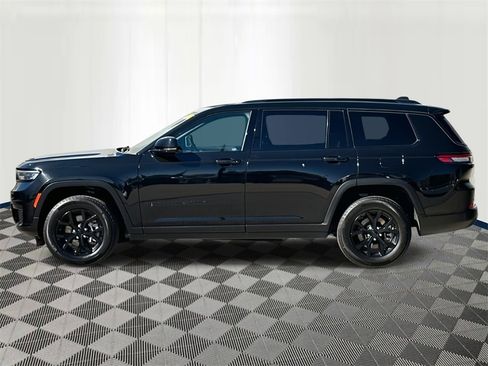 Used 2024 Jeep Grand Cherokee L Laredo image 2