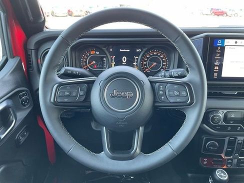 Used 2025 Jeep Wrangler Unlimited Rubicon AWD/4WD image 15