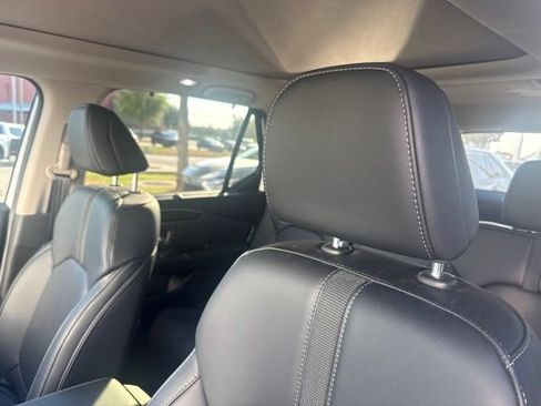 Used 2025 Honda Pilot Touring image 10