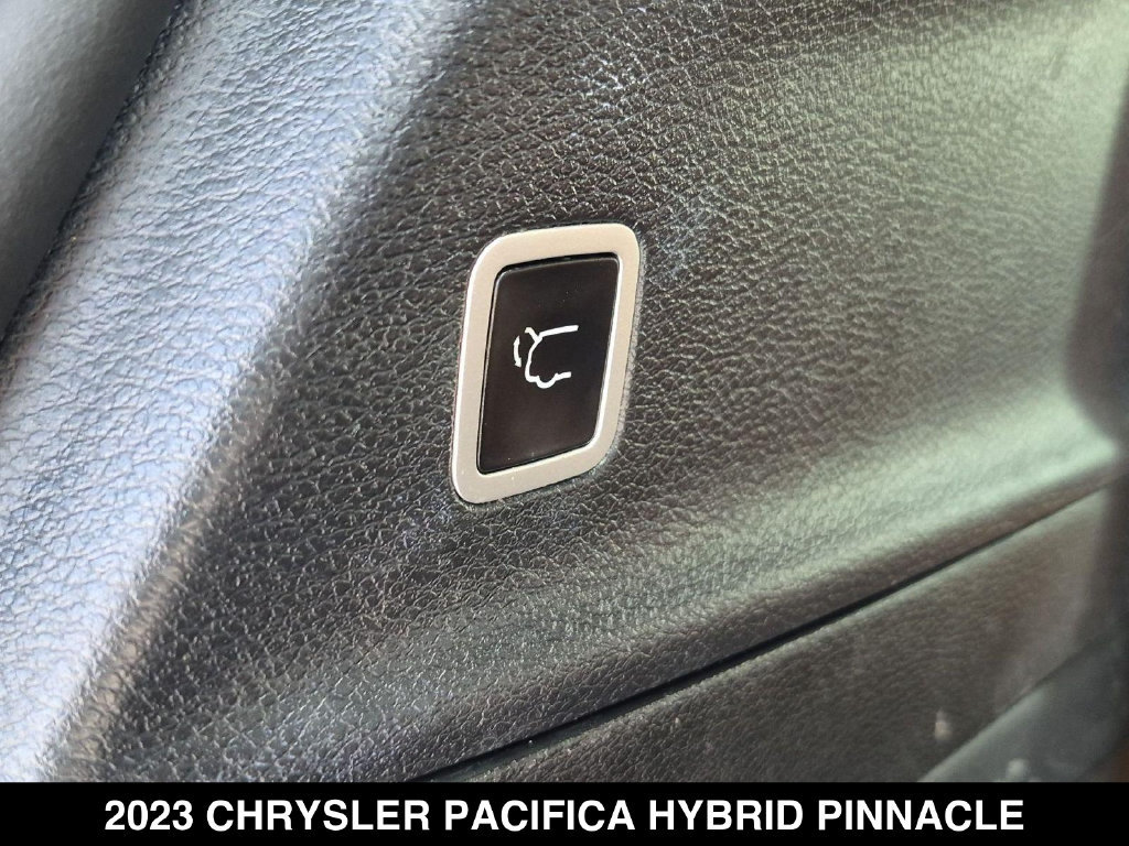 Used 2023 Chrysler Pacifica Pinnacle FWD image 26