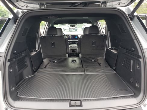 New 2026 Chevrolet Traverse LT w/ Midnight/Sport Edition FWD image 12