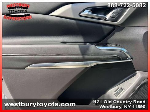 Used 2025 Chevrolet Traverse LT w/ Driver Confidence Package FWD image 19
