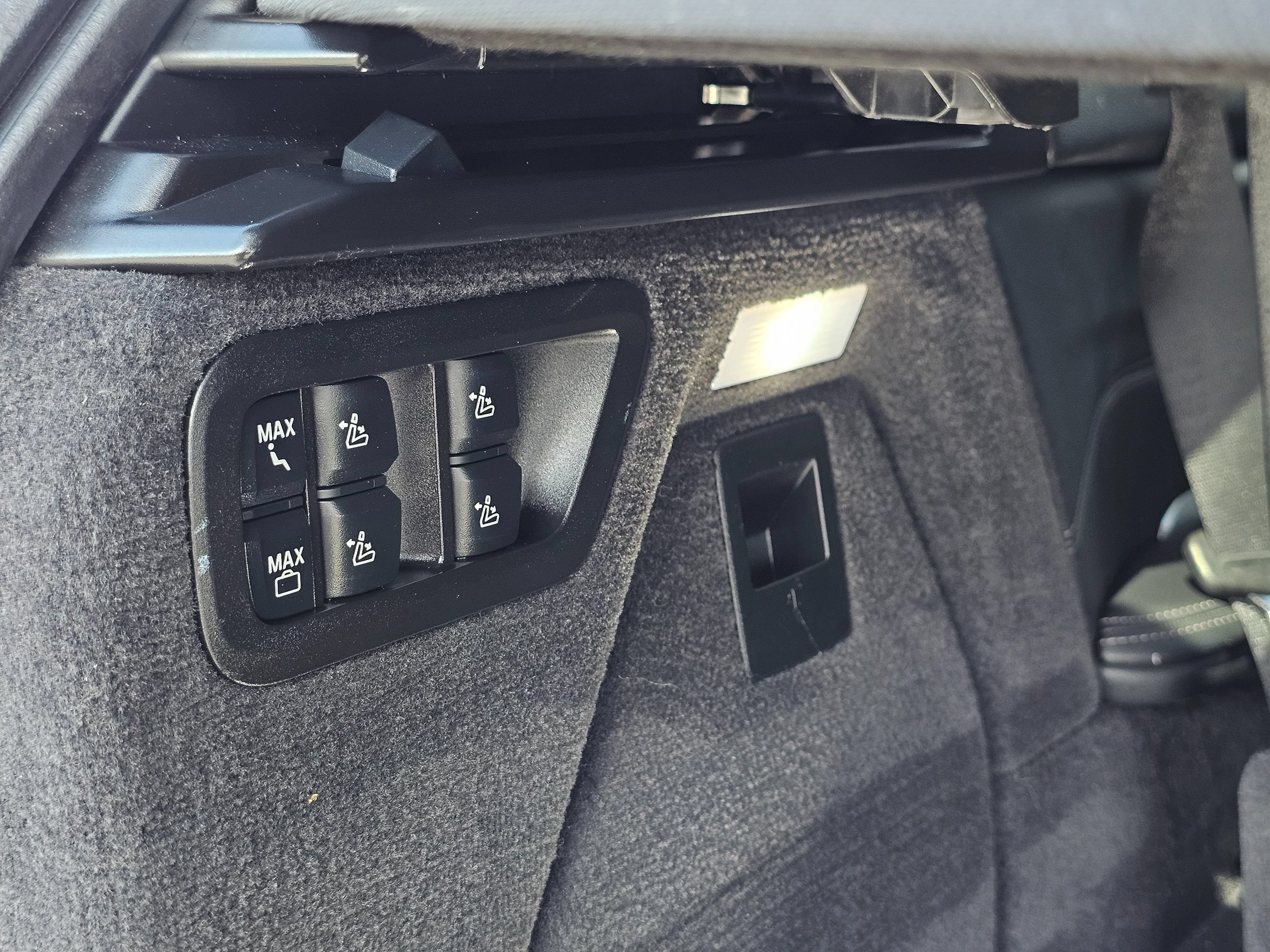 Used 2025 BMW X7 xDrive40i w/ Premium Package AWD/4WD image 40