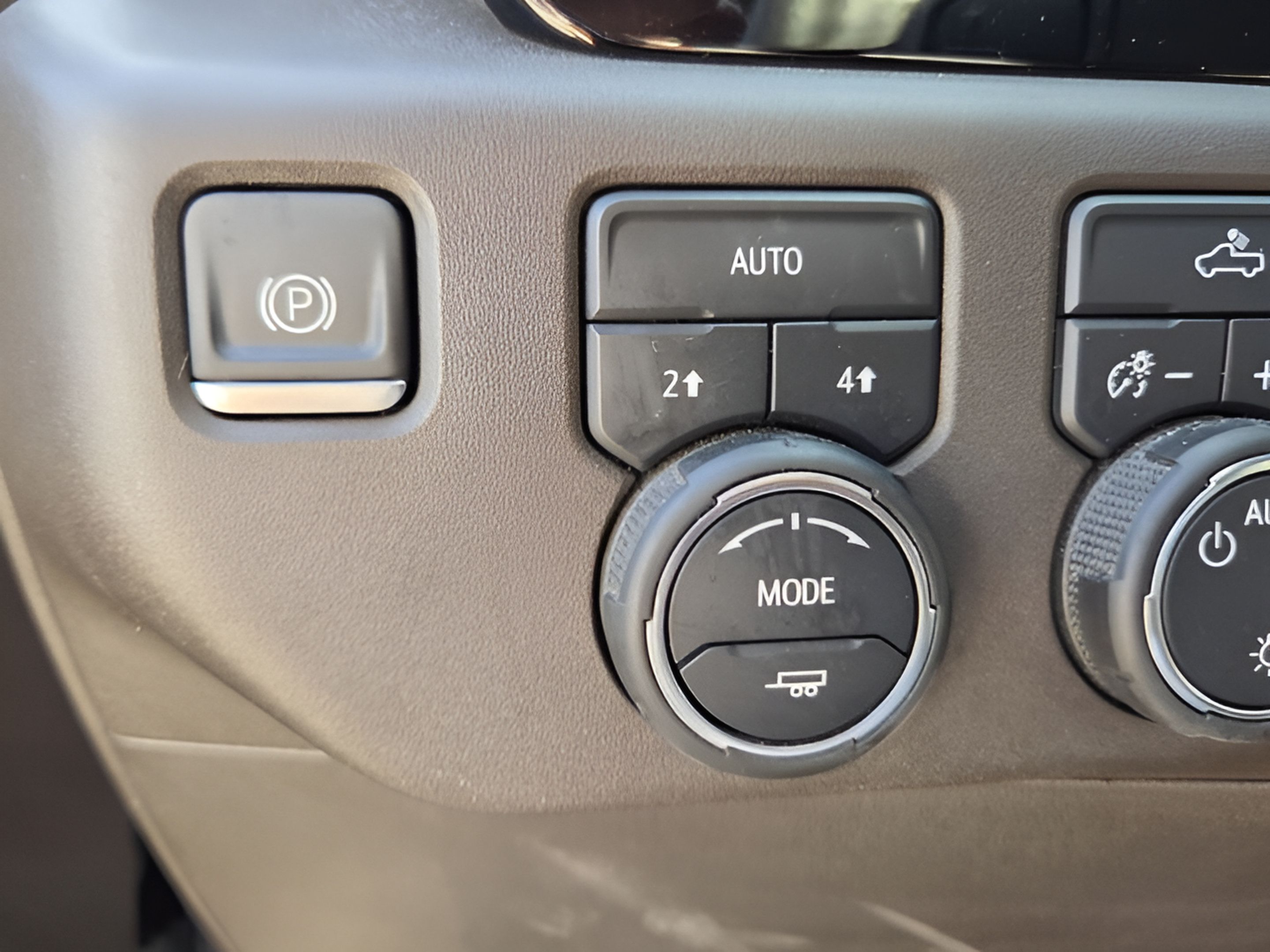 Used 2025 Chevrolet Silverado 1500 LT AWD/4WD image 26