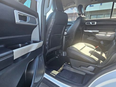 Used 2022 Ford Explorer XLT w/ Equipment Group 202A AWD/4WD image 21