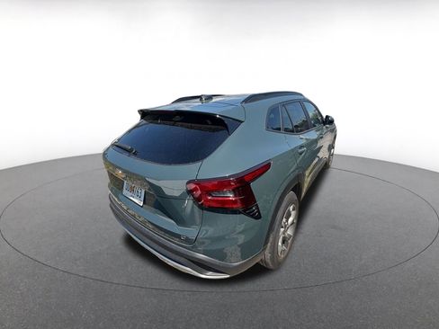 Used 2025 Chevrolet Trax LT w/ LT Convenience Package image 7