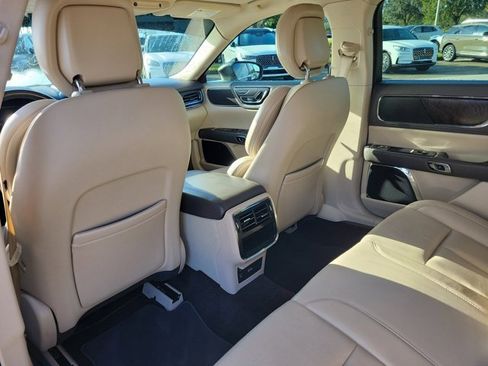 Used 2017 Lincoln Continental Select image 14