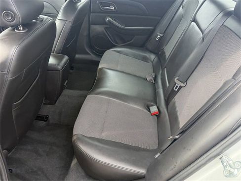 Used 2015 Chevrolet Malibu LT image 19